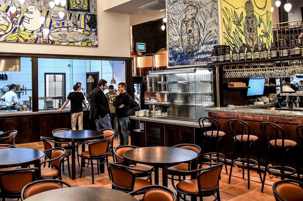 Tackling Restaurant Challenges in Dubai with innoQ: Your All-in-One Solution